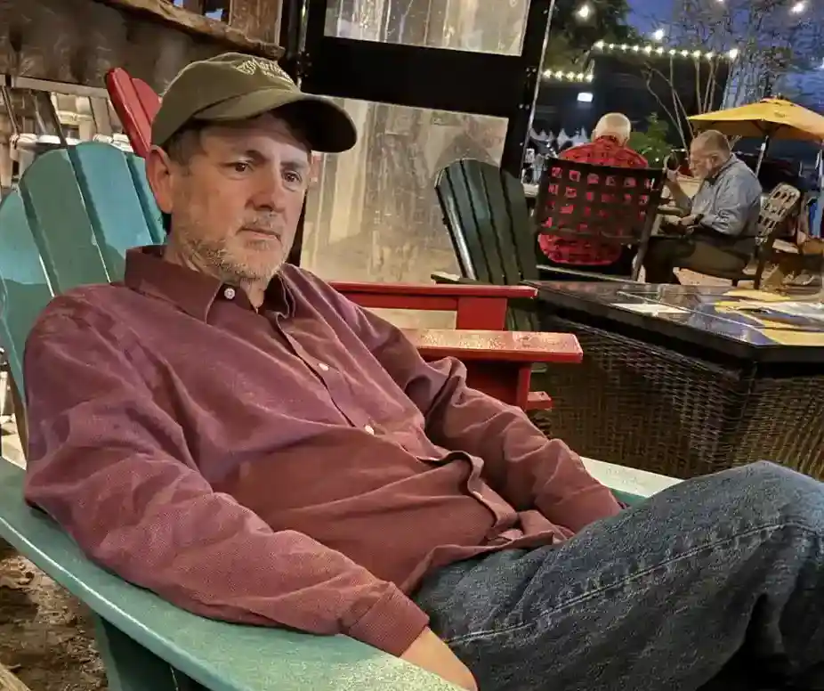 Christopher Wood (a.k.a. ChrispyWood) in a casual converation with a client at The Tipsy Oak in Arlington, Texas